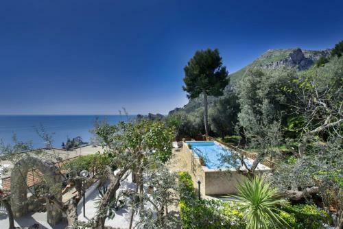 Marina Del Cantone Villa Sleeps 8 With Pool And Air Con