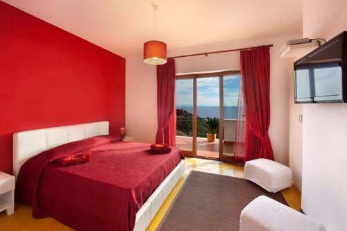 Marina Del Cantone Villa Sleeps 8 With Pool And Air Con