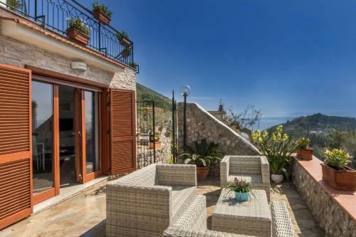 Marina Del Cantone Villa Sleeps 8 With Pool And Air Con
