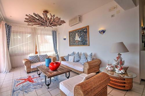 Sirenuse Villa Sleeps 6 Pool Air Con Wifi