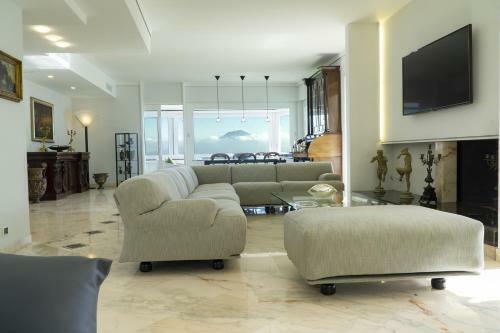 Seiano Villa Sleeps 10 With Pool Air Con And Wifi
