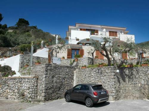 Villa In Nerano Sleeps 8 With Pool Air Con And Wifi