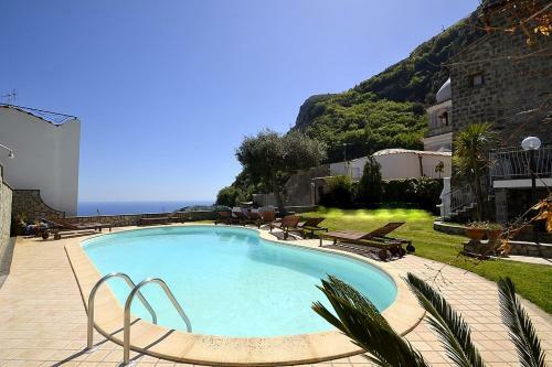 Nerano Villa Sleeps 6 Pool Air Con Wifi