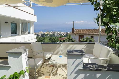 Seiano Villa Sleeps 10 Pool Air Con Wifi