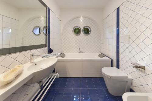 Nerano Villa Sleeps 14 With Pool