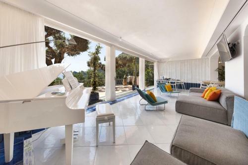 Nerano Villa Sleeps 14 With Pool