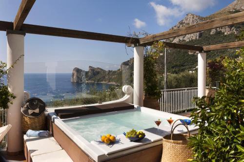 Nerano Villa Sleeps 14 With Pool