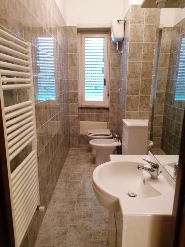 Hostal Room In Bb - Rent Rooms In Nola Na