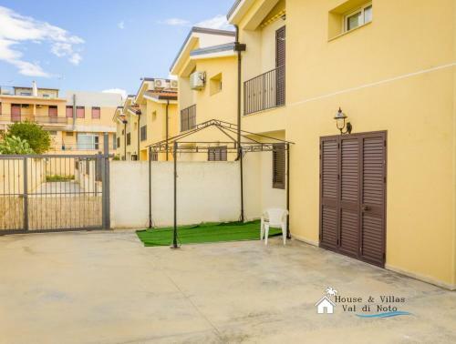 Villa Noto Marina Swami
