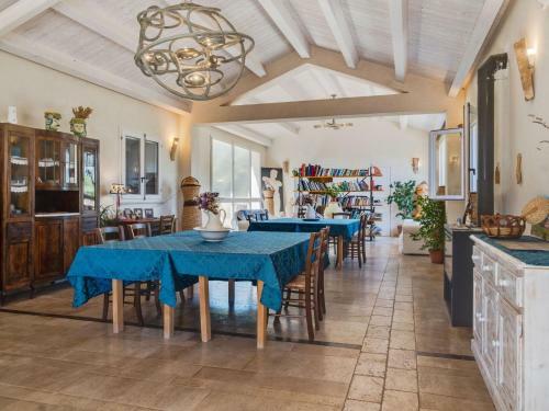 Rustic Farmhouse In Noto With Swimming Pool