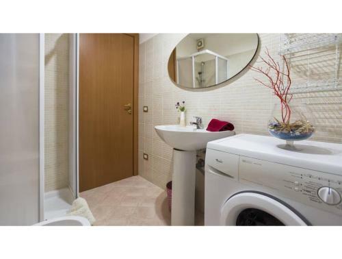 Alghero, Villa Le Palme With Swimming Pool For 12 People