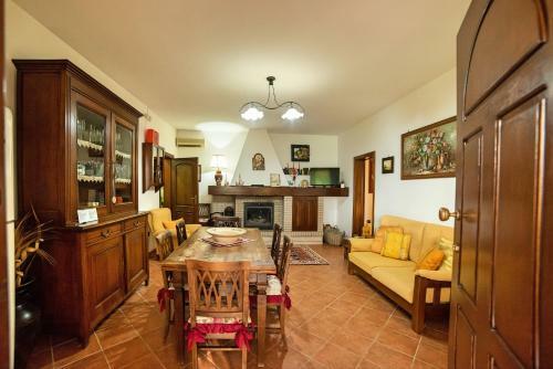 Oria Villa Sleeps 8 Pool Air Con Wifi