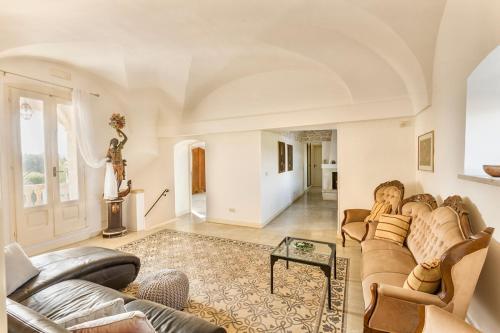Certosa Villa Sleeps 12 With Pool And Air Con