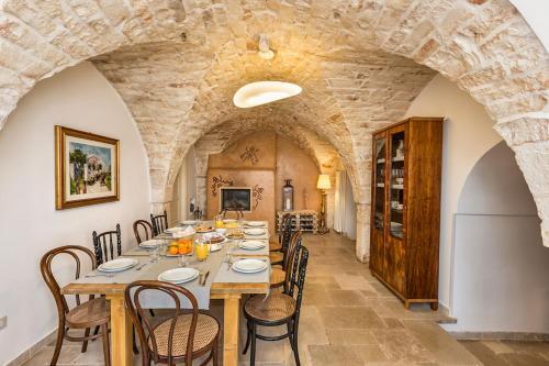 Certosa Villa Sleeps 12 With Pool And Air Con