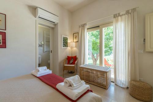 Traghetto Villa Sleeps 6 With Pool