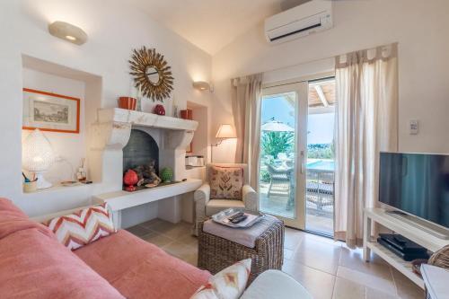 Traghetto Villa Sleeps 6 With Pool