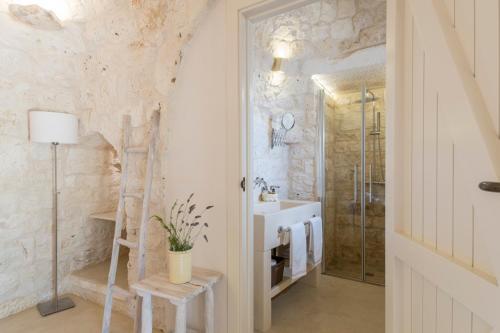 Traghetto Villa Sleeps 6 With Pool