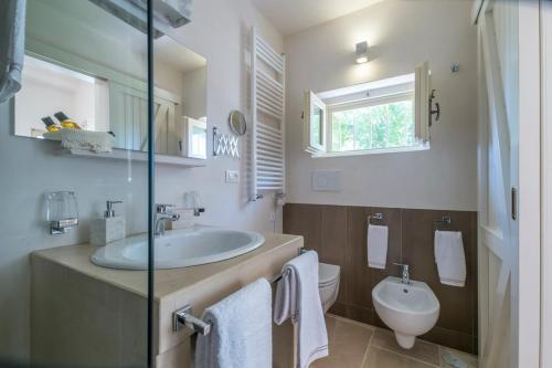 Traghetto Villa Sleeps 6 With Pool