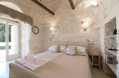 Traghetto Villa Sleeps 6 With Pool