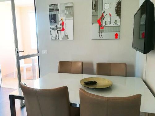 Modern Holiday Apartment With Wi-fi, Air Conditioning And Balcony; Pets Allowed