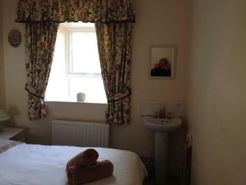 Bed & Breakfast Admiralty House