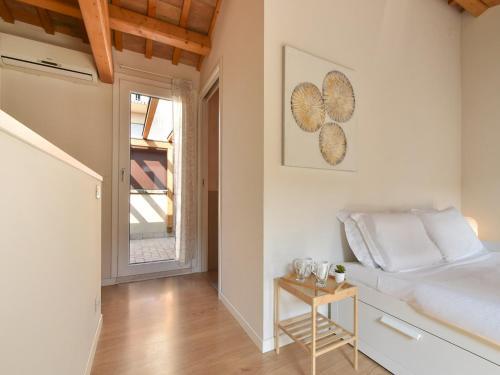 Welc-om Golden Apartment