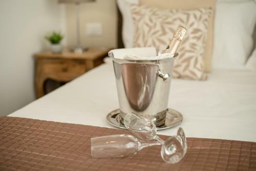 Hostal Porta Aragonese Luxury Rooms