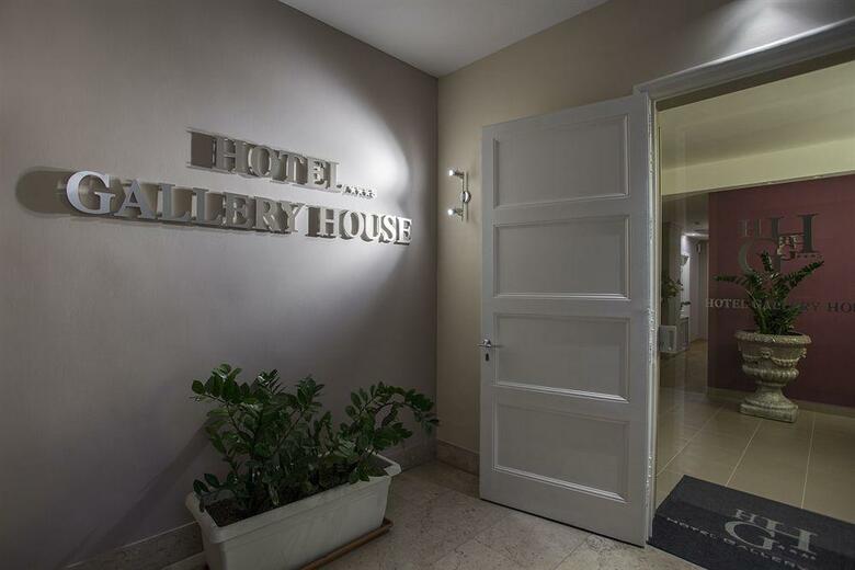 Smart Hotel Gallery House