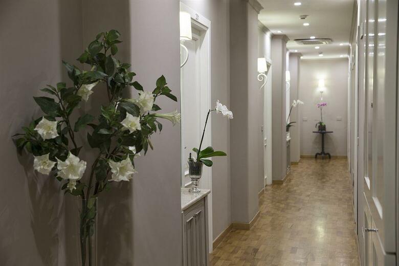 Smart Hotel Gallery House