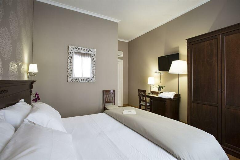 Smart Hotel Gallery House
