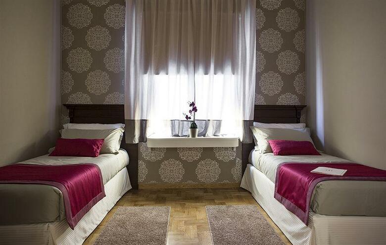Smart Hotel Gallery House