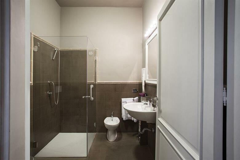 Smart Hotel Gallery House