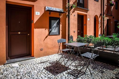 Le Casette Palazzo Ajutamicristo