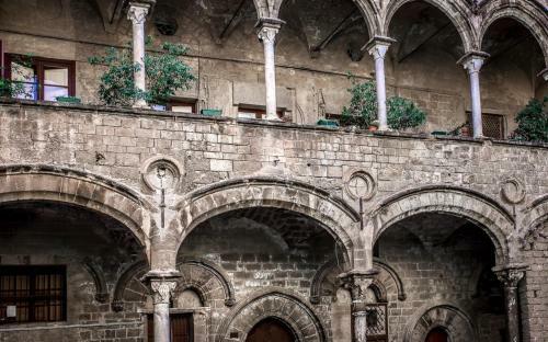 Le Casette Palazzo Ajutamicristo