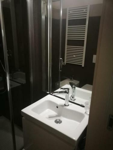 Hostal Parma Stazione Rooms