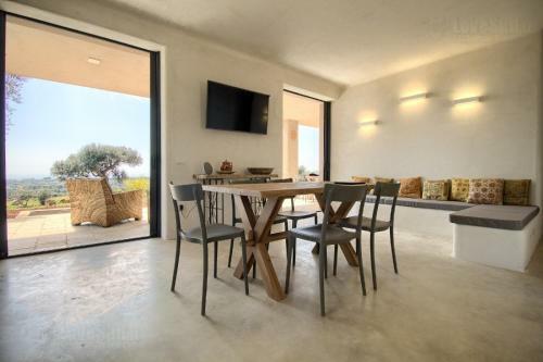 Piccante Deluxe Seaview