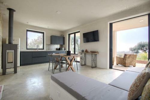 Piccante Deluxe Seaview