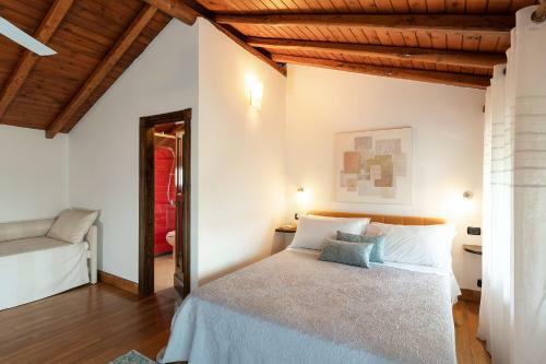 Cozzarelle Villa Sleeps 8 With Pool And Wifi