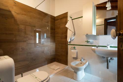 Cozzarelle Villa Sleeps 8 With Pool And Wifi