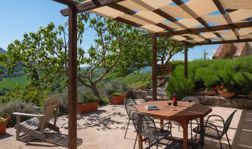 Apartamento Relaxing Hillside Family Accommodation With Pool