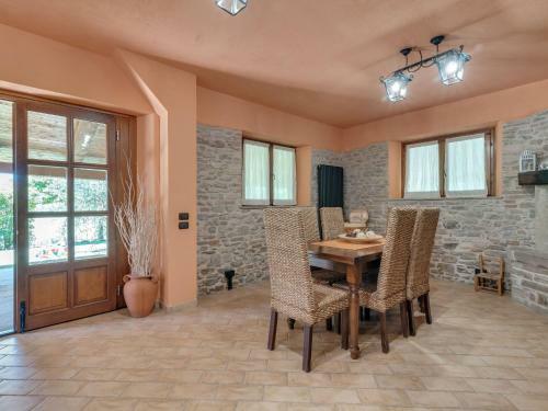 Stylish Villa In Piandimeleto With Swimming Pool