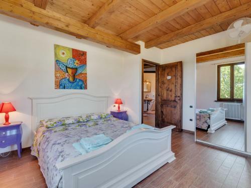 Stylish Villa In Piandimeleto With Swimming Pool