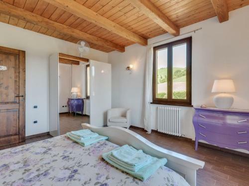 Stylish Villa In Piandimeleto With Swimming Pool