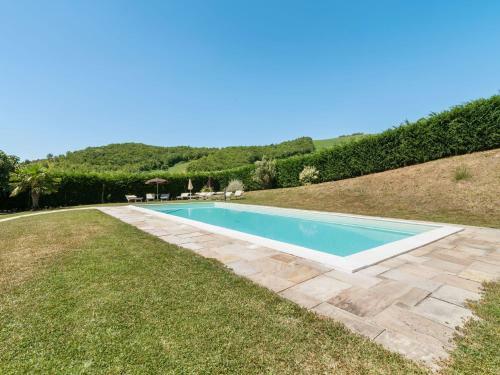 Stylish Villa In Piandimeleto With Swimming Pool