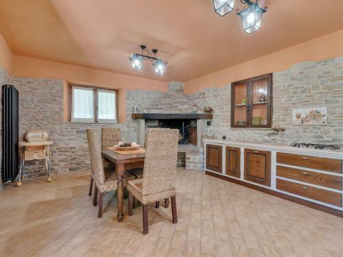 Stylish Villa In Piandimeleto With Swimming Pool
