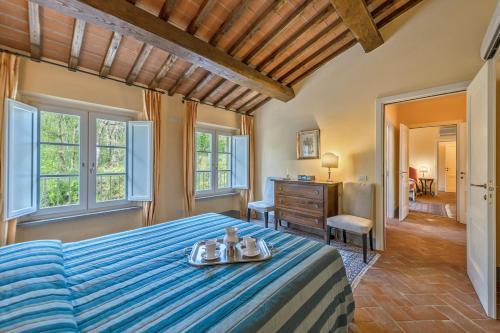 Segromigno In Monte Villa Sleeps 14 With Pool And Air Con