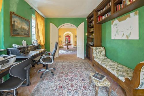 Segromigno In Monte Villa Sleeps 14 With Pool And Air Con