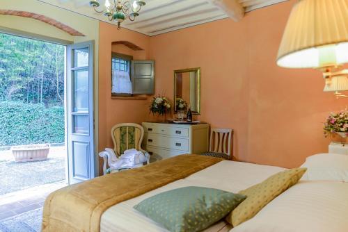 San Colombano Villa Sleeps 20 With Pool And Air Con