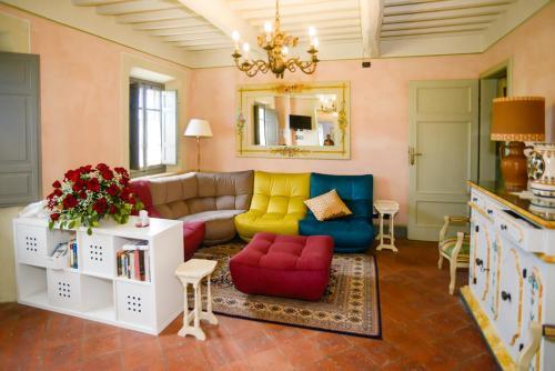 San Colombano Villa Sleeps 20 With Pool And Air Con