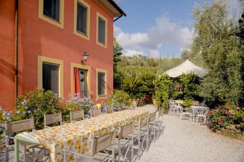 San Colombano Villa Sleeps 20 With Pool And Air Con
